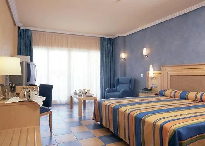 Elba Sara & Golf 4* كاليتا ذي فوستي